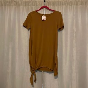 New, never worn, tags on Zenana Premium blouse